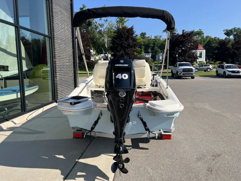 Slide: The Image of Boston Whaler Super Sport 2024 - 3