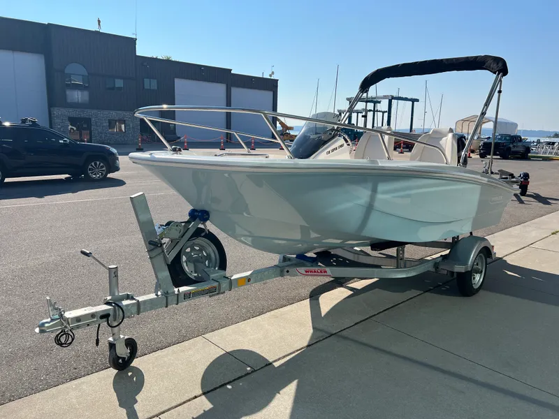 Slide: The Image of Boston Whaler Super Sport 2024 - 9