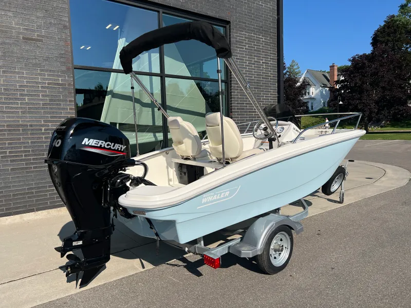 Slide: The Image of Boston Whaler Super Sport 2024 - 2