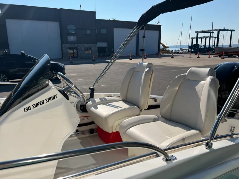 Slide: The Image of Boston Whaler Super Sport 2024 - 10