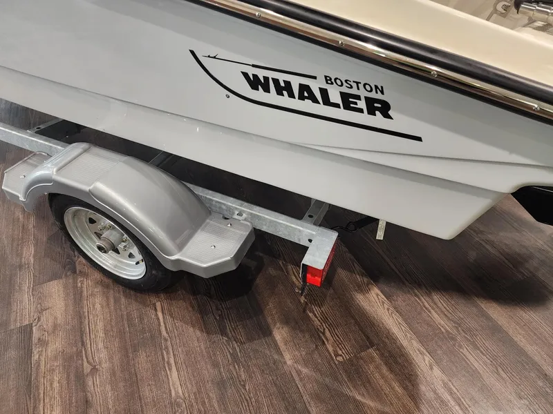 Slide: The Image of Boston Whaler Super Sport 2024 - 2
