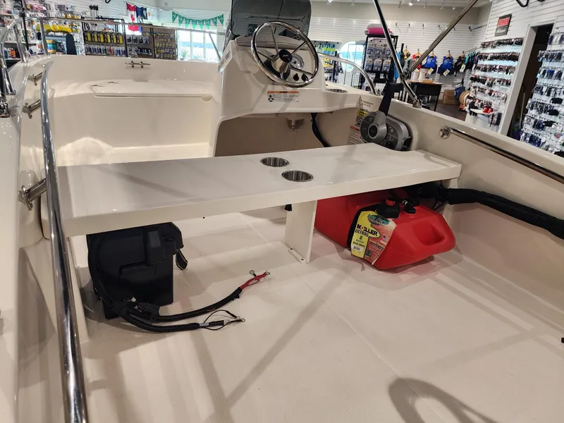 Slide: The Image of Boston Whaler Super Sport 2024 - 5