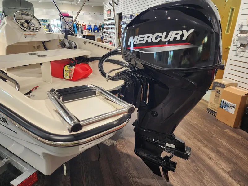 Slide: The Image of Boston Whaler Super Sport 2024 - 7