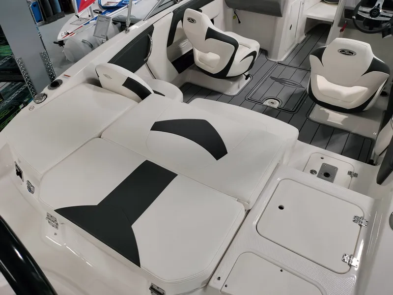 Slide: The Image of Chaparral 21 SSi Sport Fish OB 2024 - 17