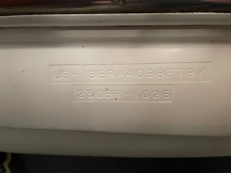 Slide: The Image of Sea Ray 230BR 1997 - 43