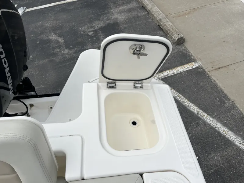 Slide: The Image of Boston Whaler Vantage 2025 - 13