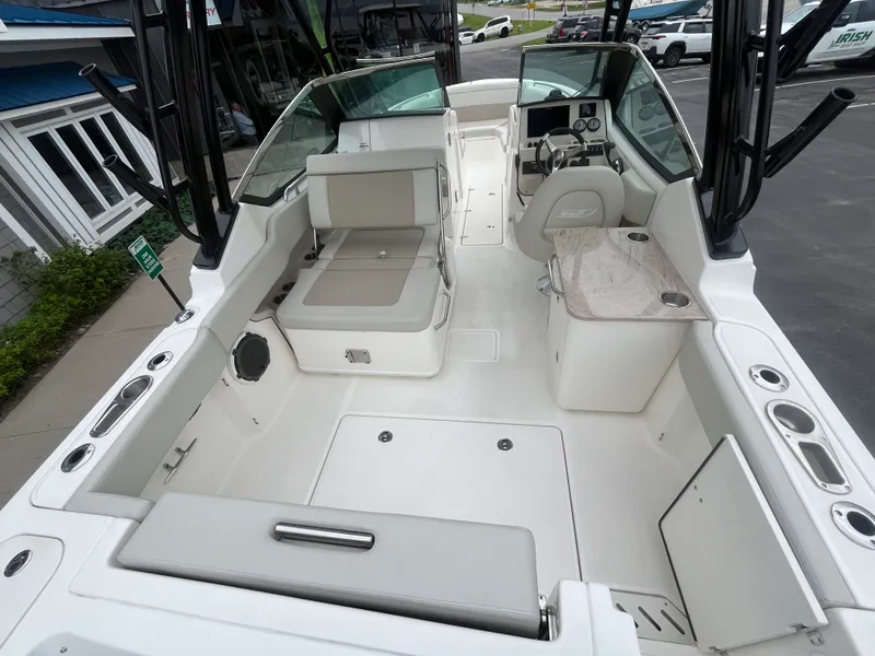 Slide: The Image of Boston Whaler Vantage 2025 - 14