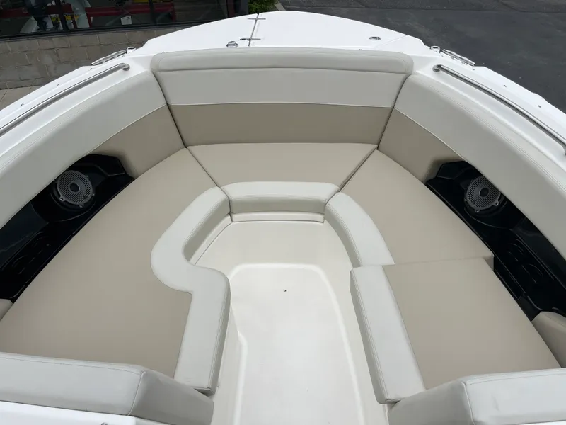Slide: The Image of Boston Whaler Vantage 2025 - 23
