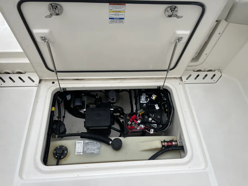 Slide: The Image of Boston Whaler Vantage 2025 - 1