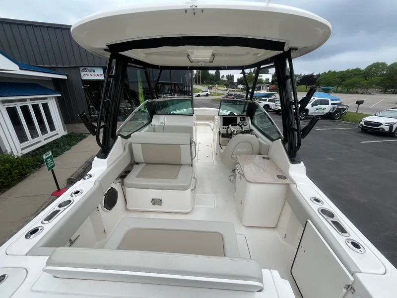 Slide: The Image of Boston Whaler Vantage 2025 - 16
