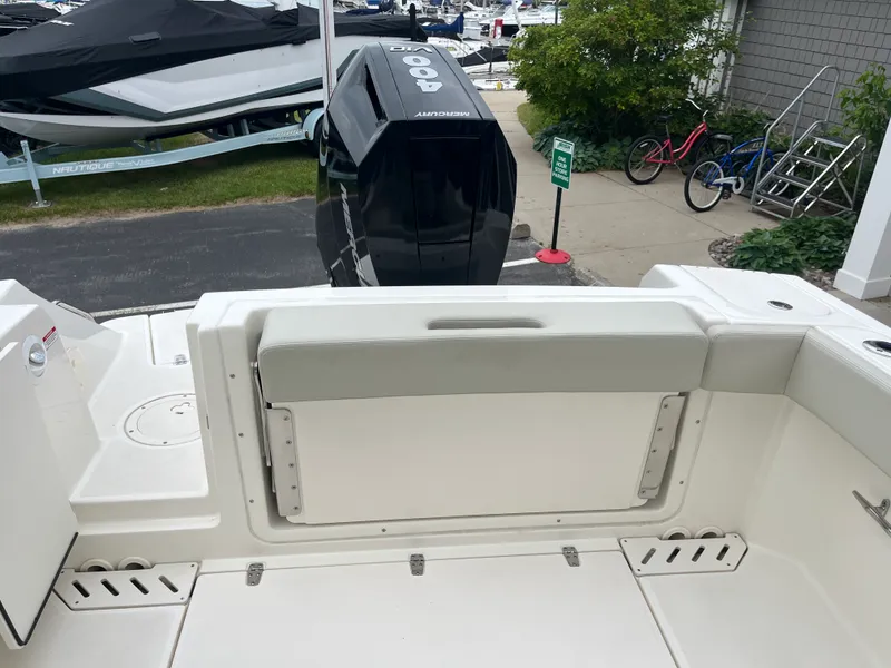Slide: The Image of Boston Whaler Vantage 2025 - 12