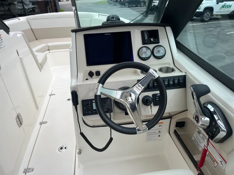 Slide: The Image of Boston Whaler Vantage 2025 - 17