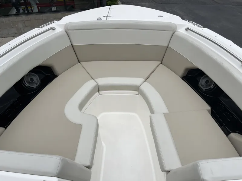 Slide: The Image of Boston Whaler Vantage 2025 - 22
