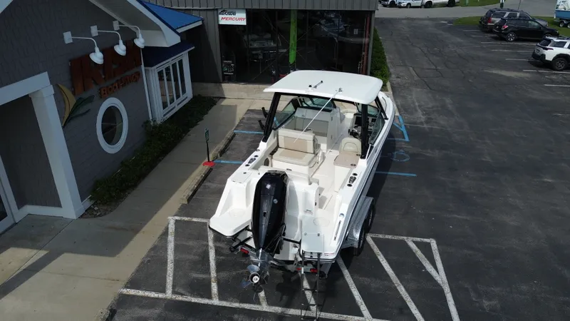 Slide: The Image of Boston Whaler Vantage 2025 - 8