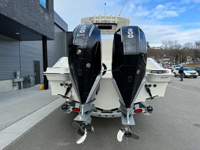 Slide: The Image of Boston Whaler Dauntless 2024 - 1