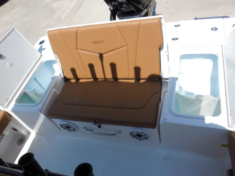 Slide: The Image of Robalo 246 Cayman 2026 - 14