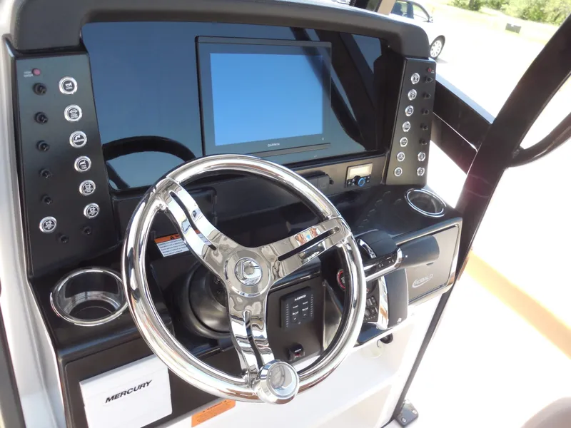 Slide: The Image of Robalo 246 Cayman 2026 - 21