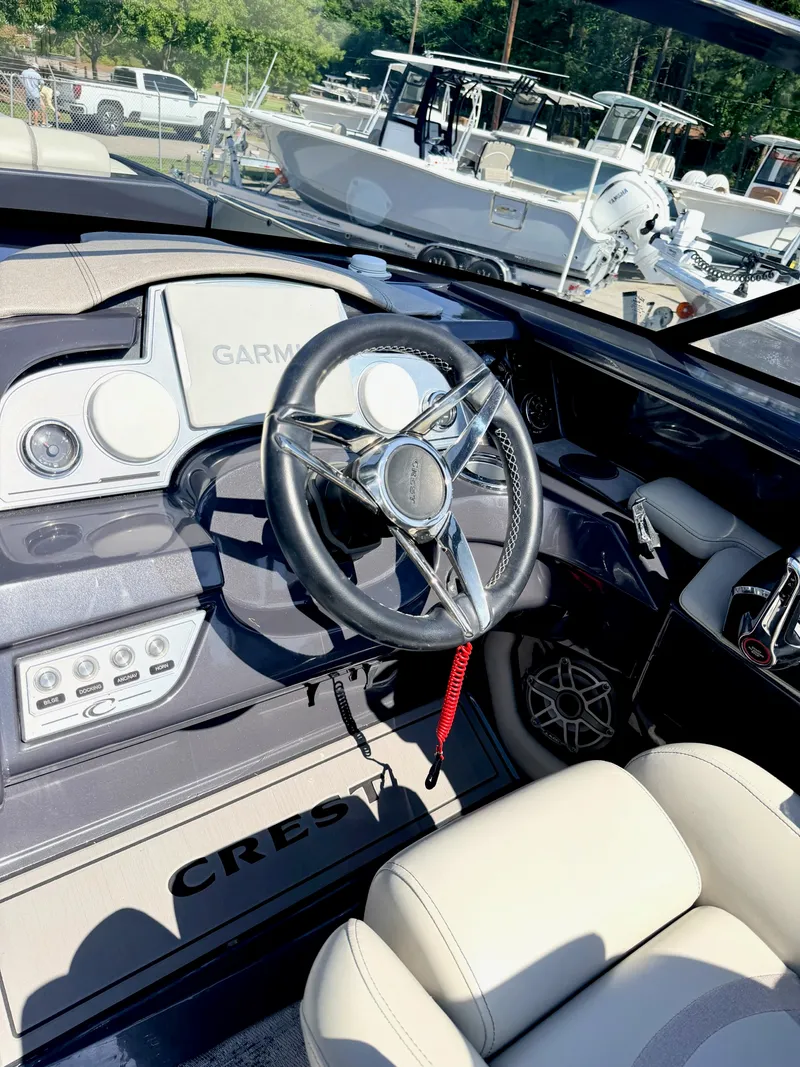 Slide: The Image of Crest 270 NX Twin 2022 - 11