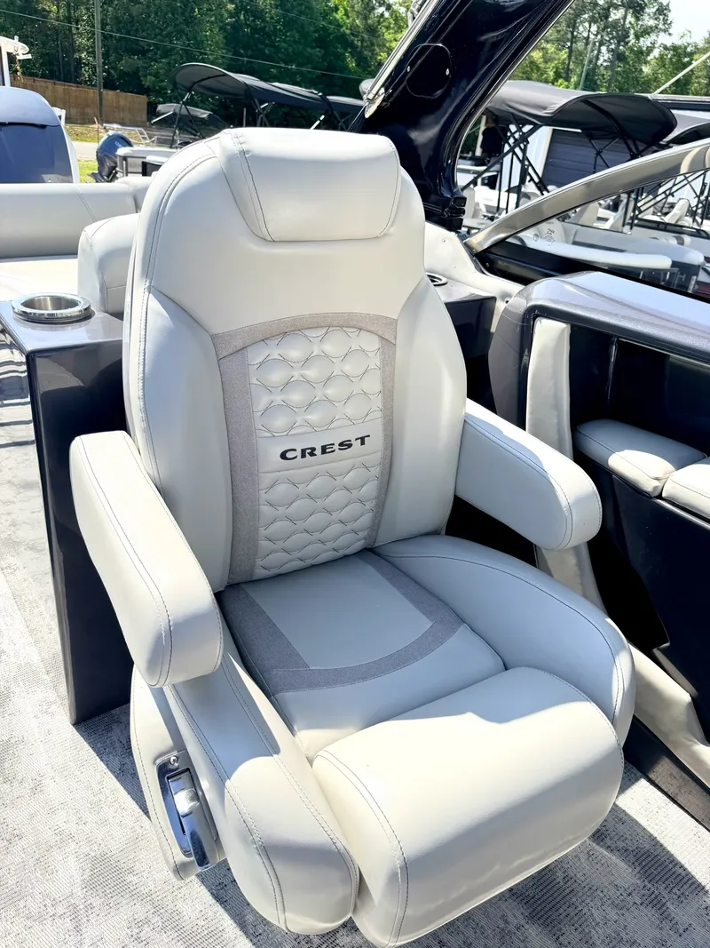 Slide: The Image of Crest 270 NX Twin 2022 - 13