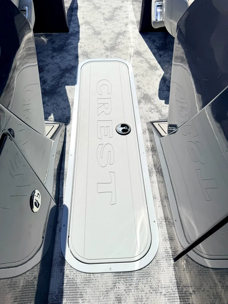 Slide: The Image of Crest 270 NX Twin 2022 - 16