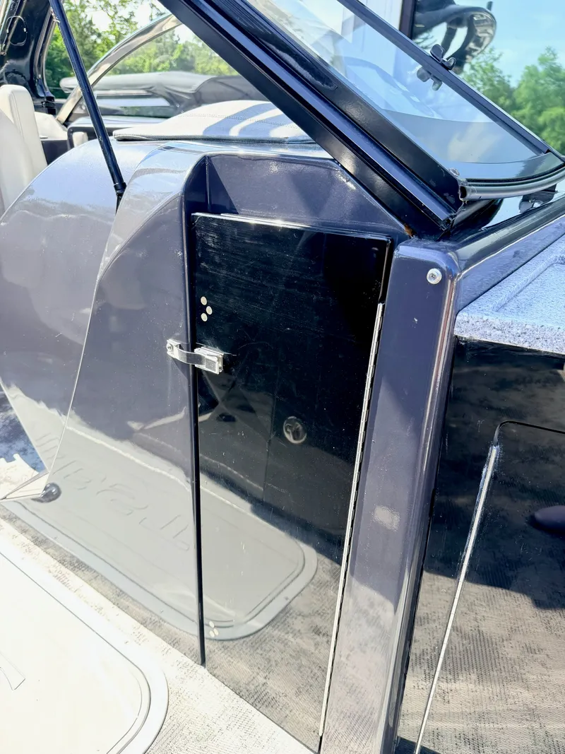 Slide: The Image of Crest 270 NX Twin 2022 - 22