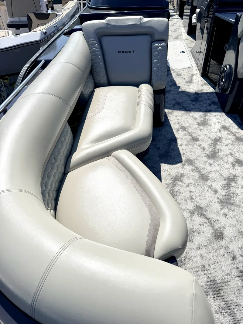 Slide: The Image of Crest 270 NX Twin 2022 - 25