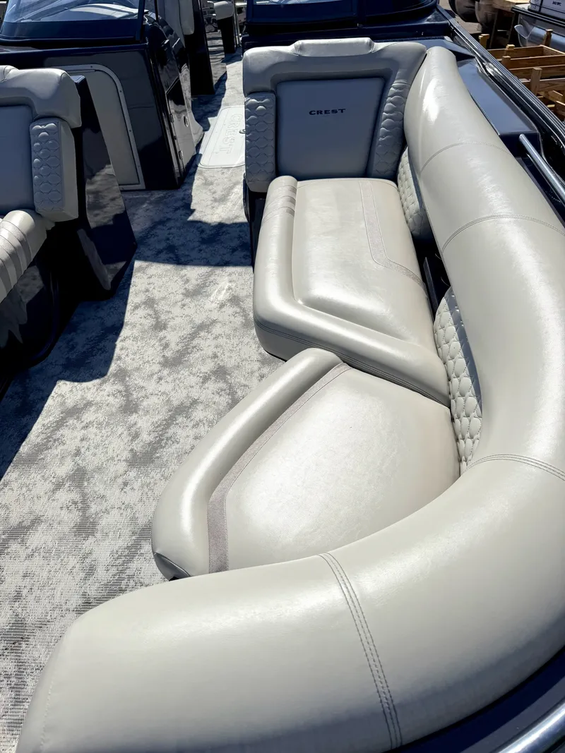 Slide: The Image of Crest 270 NX Twin 2022 - 26