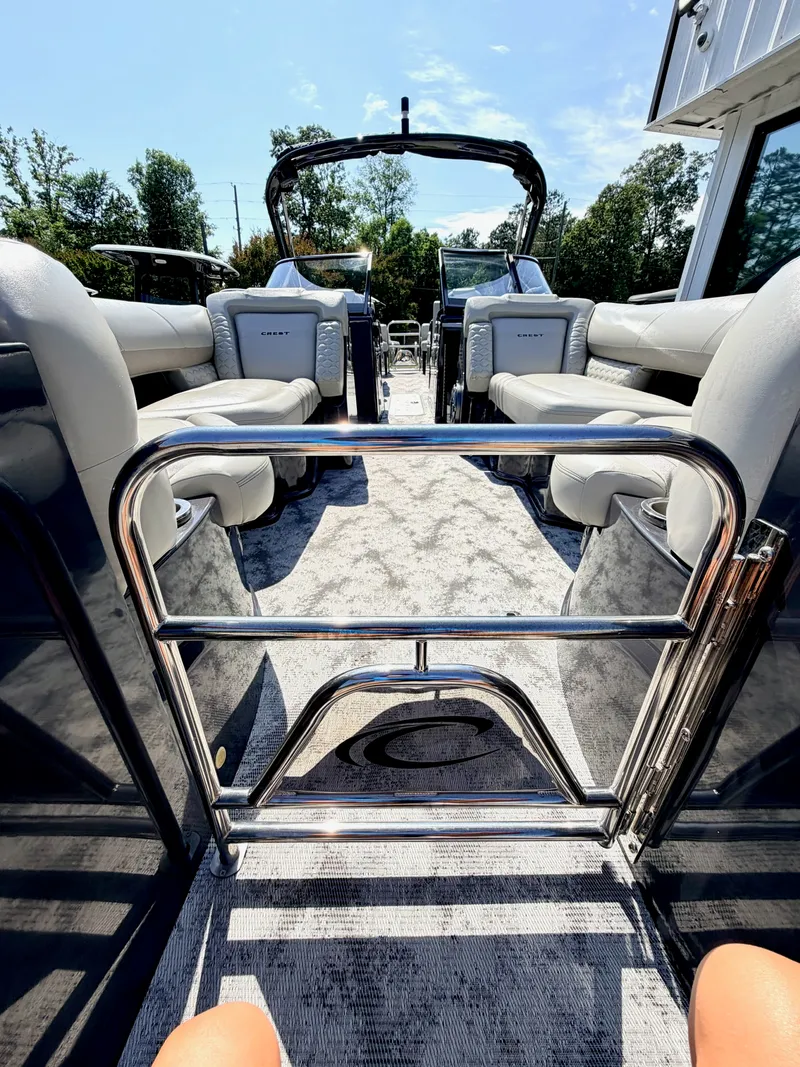 Slide: The Image of Crest 270 NX Twin 2022 - 27