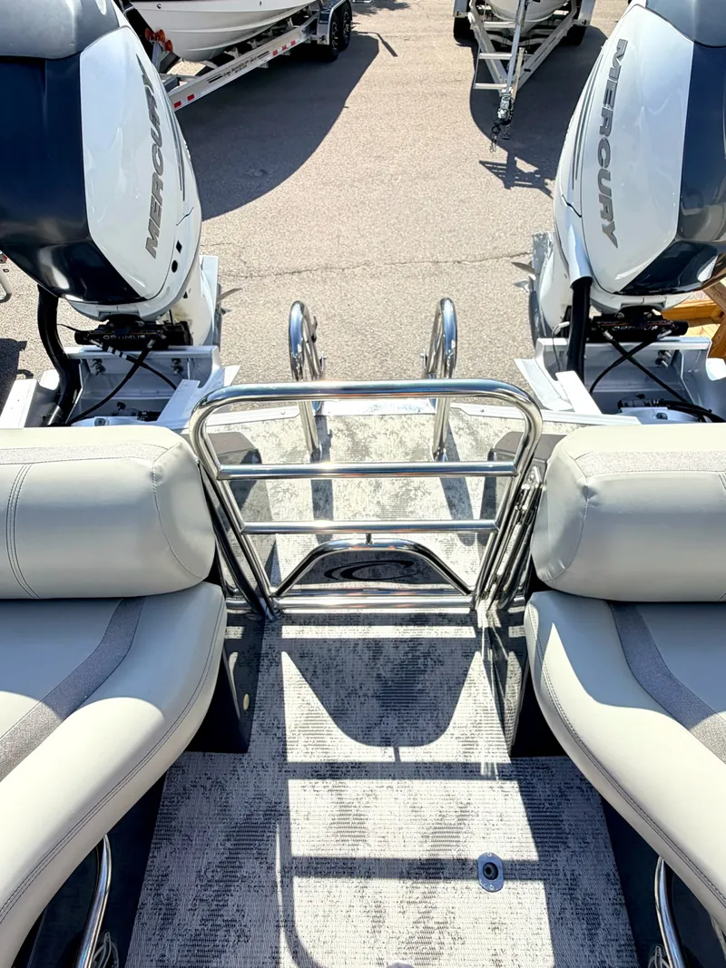 Slide: The Image of Crest 270 NX Twin 2022 - 6