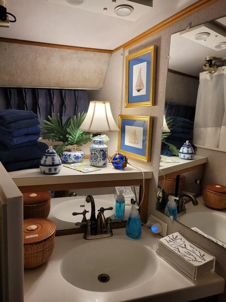 Slide: The Image of Silverton 40 Aft Cabin 1989 - 32