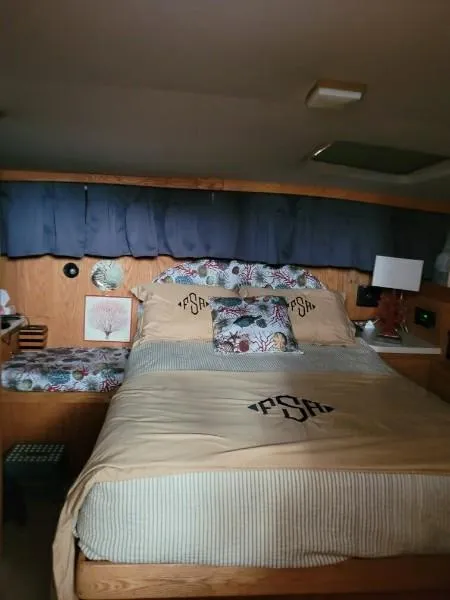 Slide: The Image of Silverton 40 Aft Cabin 1989 - 36