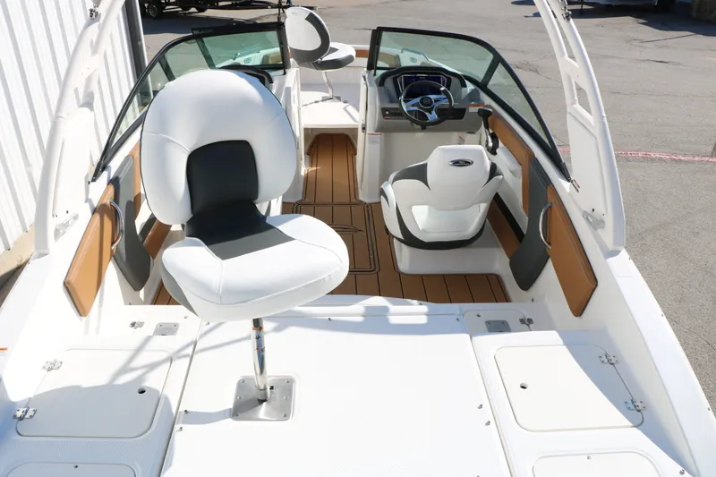 Slide: The Image of Chaparral 21 SSI Ski Fish 2026 - 12