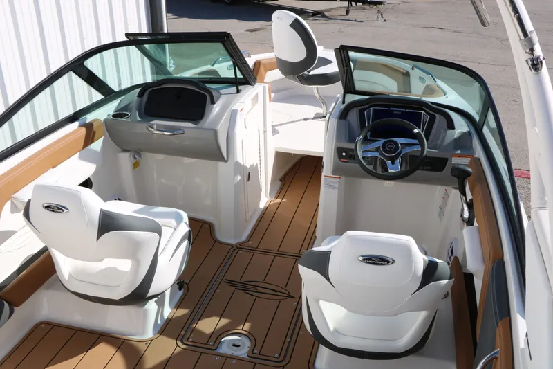 Slide: The Image of Chaparral 21 SSI Ski Fish 2026 - 13