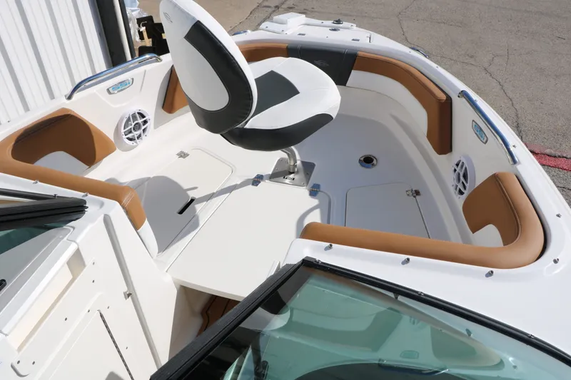 Slide: The Image of Chaparral 21 SSI Ski Fish 2026 - 16