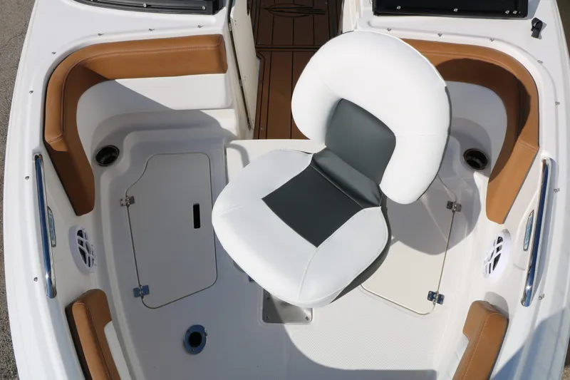 Slide: The Image of Chaparral 21 SSI Ski Fish 2026 - 18