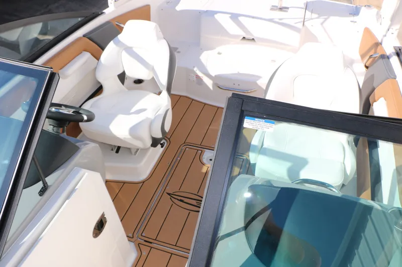 Slide: The Image of Chaparral 21 SSI Ski Fish 2026 - 19