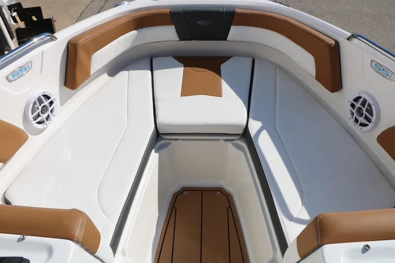 Slide: The Image of Chaparral 21 SSI Ski Fish 2026 - 31