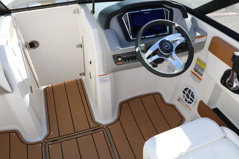 Slide: The Image of Chaparral 21 SSI Ski Fish 2026 - 38