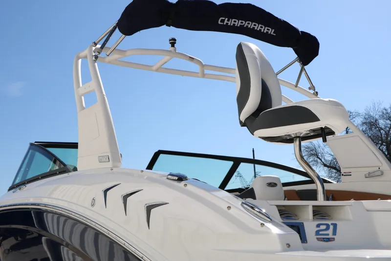 Slide: The Image of Chaparral 21 SSI Ski Fish 2026 - 8
