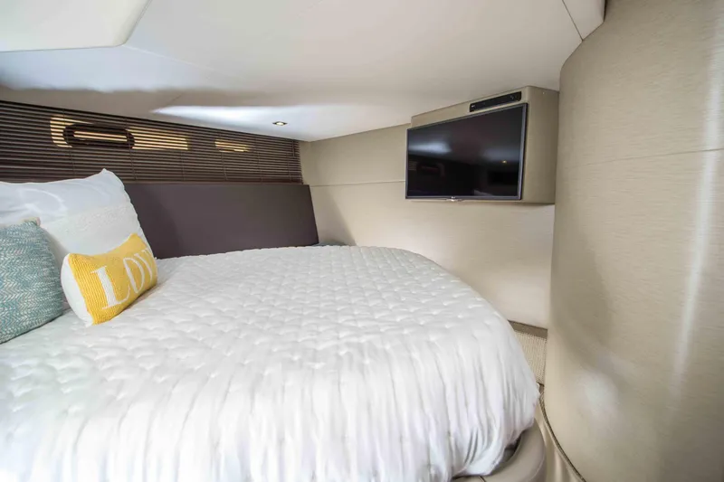Slide: The Image of Sea Ray 470 Sundancer 2016 - 22