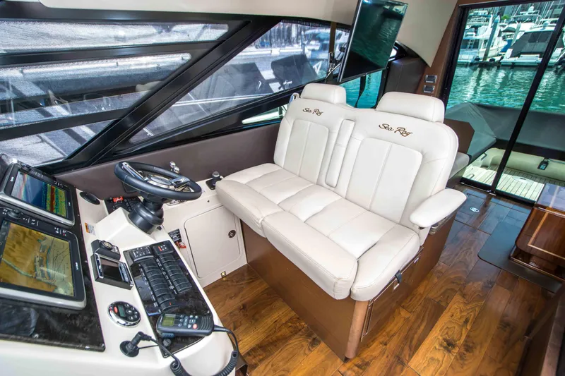 Slide: The Image of Sea Ray 470 Sundancer 2016 - 9