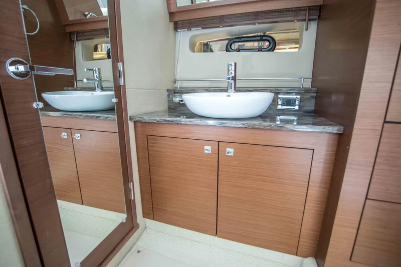 Slide: The Image of Sea Ray 470 Sundancer 2016 - 19
