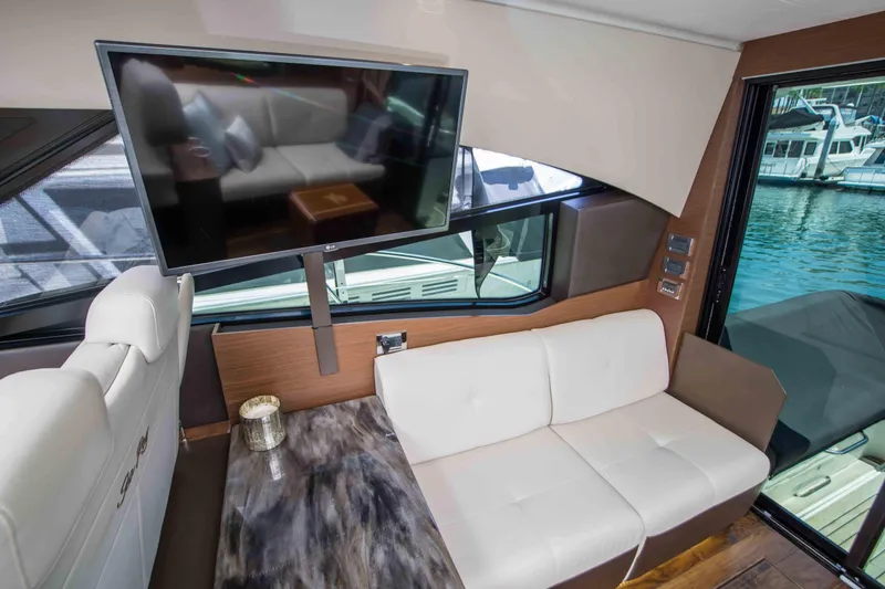 Slide: The Image of Sea Ray 470 Sundancer 2016 - 16