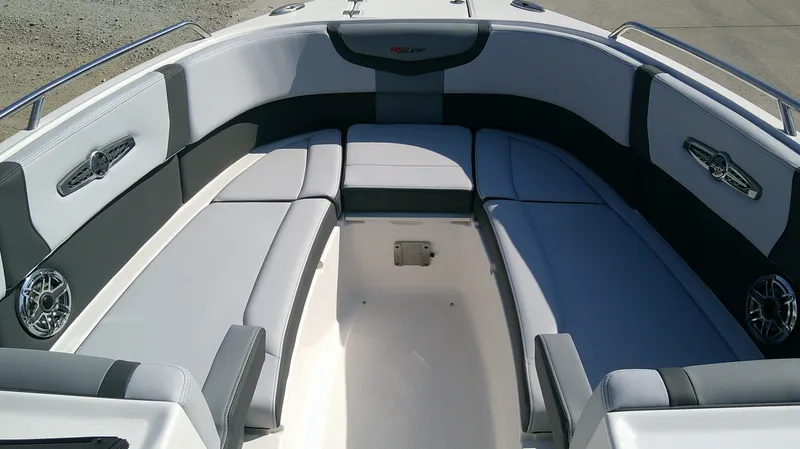 Slide: The Image of Chaparral 30 Surf 2026 - 16