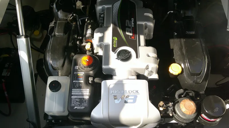 Slide: The Image of Chaparral 30 Surf 2026 - 19