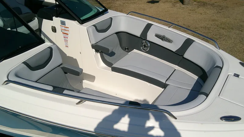 Slide: The Image of Chaparral 30 Surf 2026 - 3