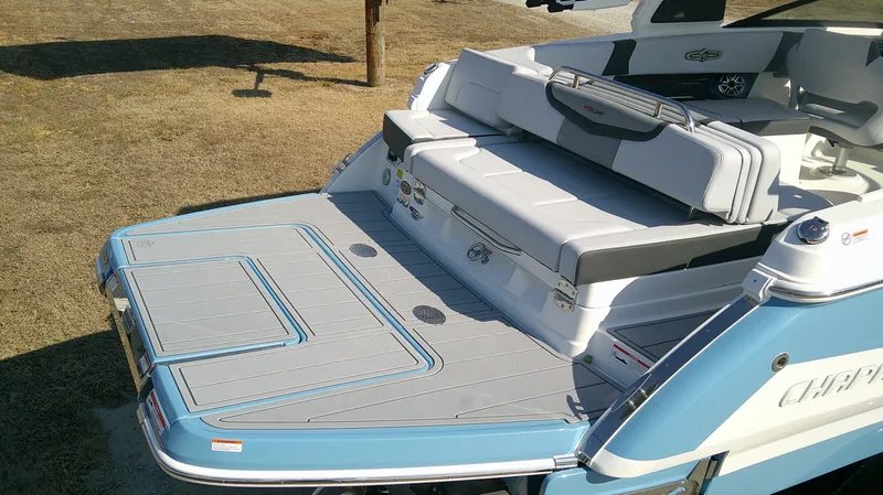 Slide: The Image of Chaparral 30 Surf 2026 - 6