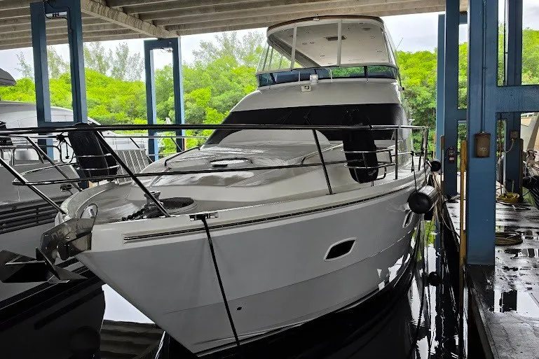 Slide: The Image of Neptunus Flybridge MY 2008 - 6