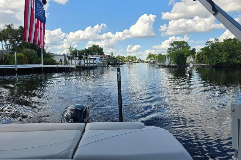 Slide: The Image of Avalon 2485LSZ 2019 - 11