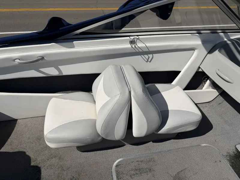 Slide: The Image of Bayliner DISCOVERY 195 2011 - 11